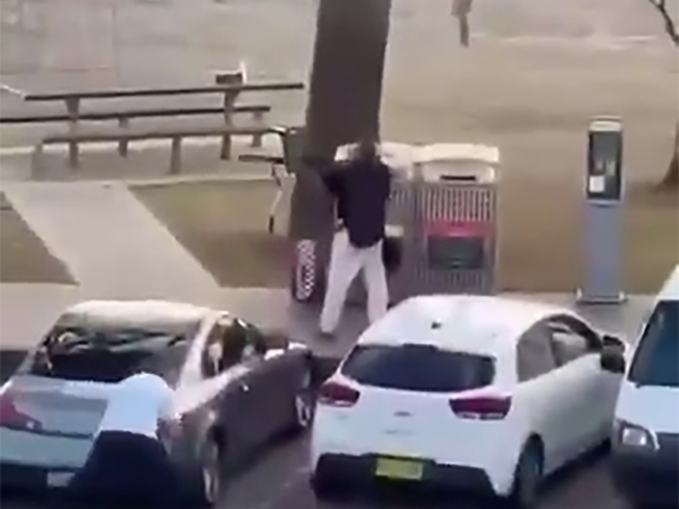 Массовая бойня произошла в Австралии: 10 человек погибли в Сиднее во время стрельбы возле парка на пляже Бонди, где проходил еврейский фестиваль