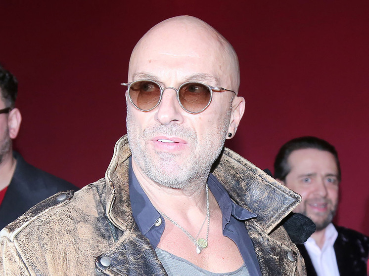 Знаменитости вновь собрались в кинотеатре на премьере фильма