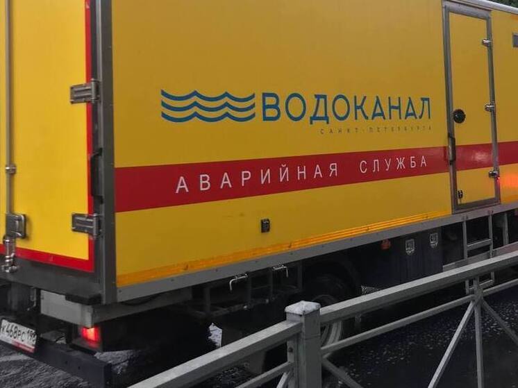 Протечка воды из колодца пожарного гидранта произошла на Байконурской улице