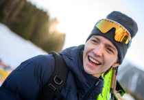 14 декабря 2025 года Савелий Коростелев, выступая в нейтральном статусе, занял 25-е место в гонке с раздельным стартом на 10 км на этапе Кубка мира в Давосе и обеспечил себе квоты на Олимпийские игры 2026 года в трёх дисциплинах — раздельный старт, скиатлон и масс-старт. Ранее он и Дарья Непряева завоевали квоты в спринте. Это первый старт российских лыжников на Кубке мира с 2022 года после отмены запрета CAS.