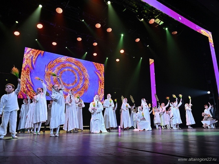 Исторический рекорд: алтайские аграрии собрали 10 млн тонн урожая