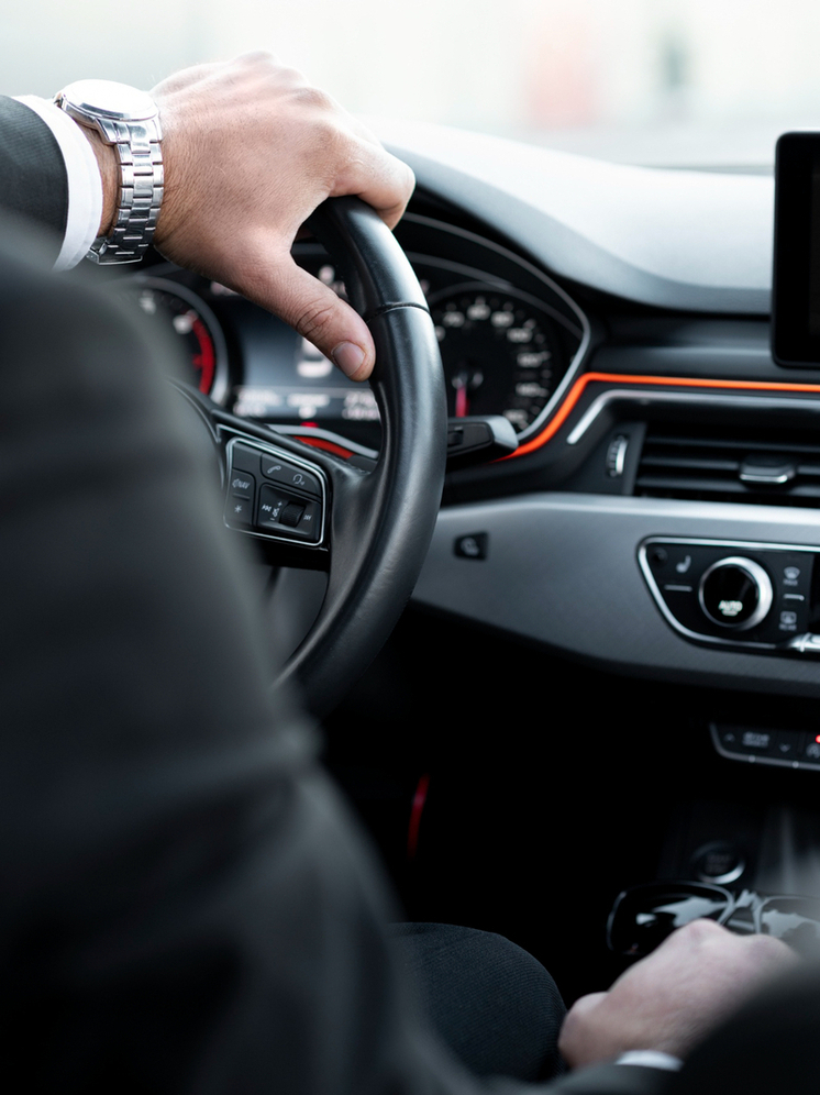 В Знаменском округе муниципального служащего наказали за личное пользование служебным авто