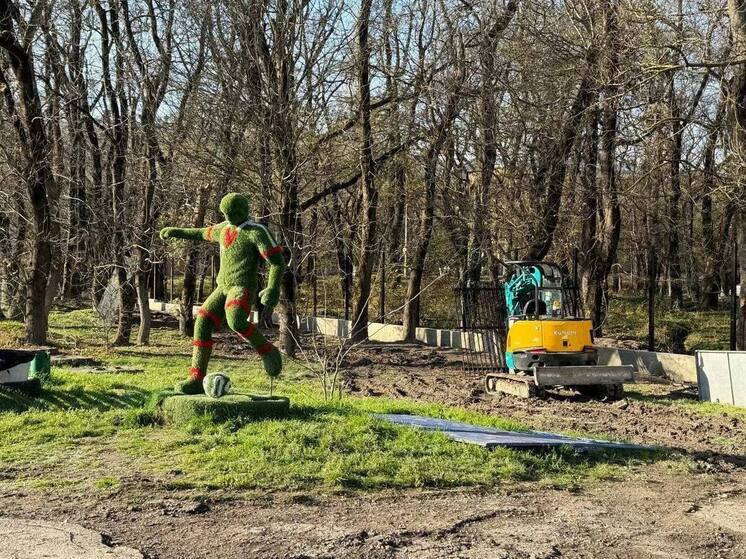 На стадионе «Строитель» в Новороссийске обновляют инфраструктуру