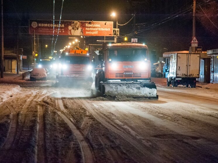 В Волгоградской области энергетики и дорожники ликвидируют последствия непогоды