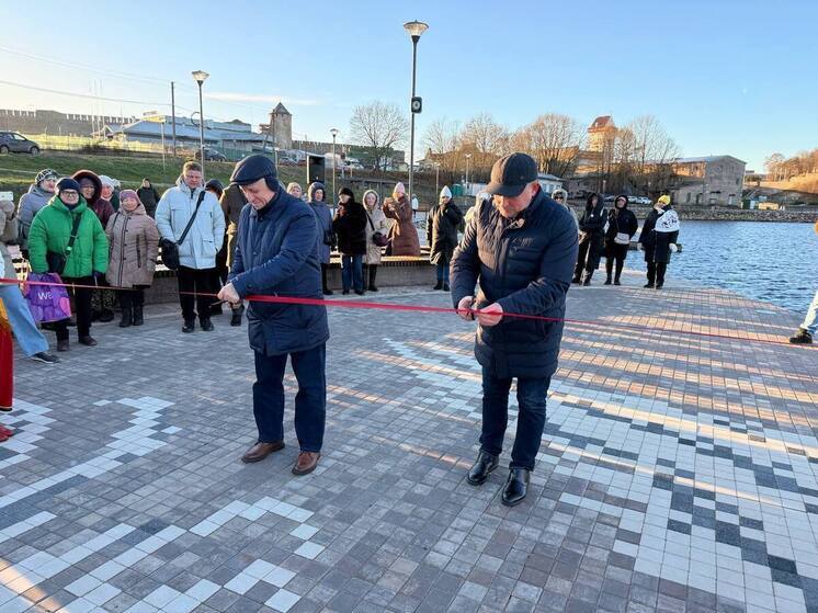 Новую благоустроенную набережную торжественно открыли в Ивангороде
