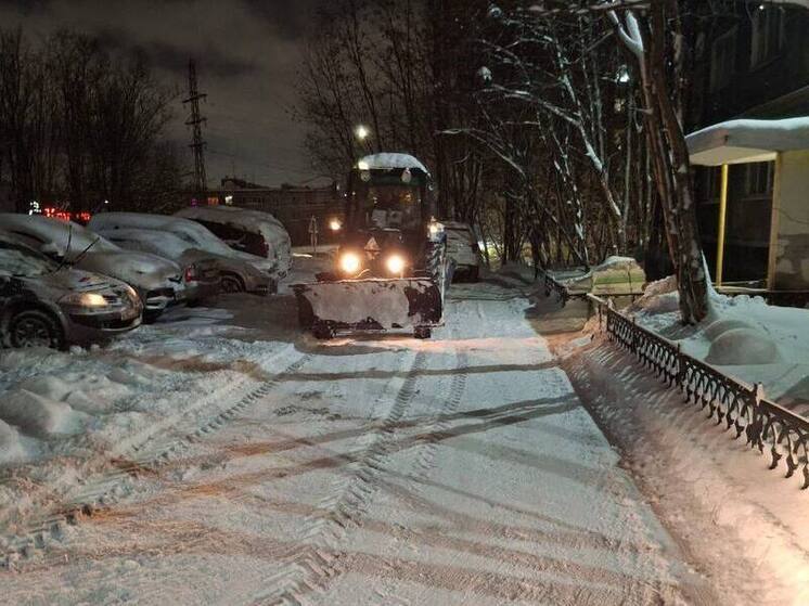 Глава Мурманска поручил усилить уборку после снегопадов