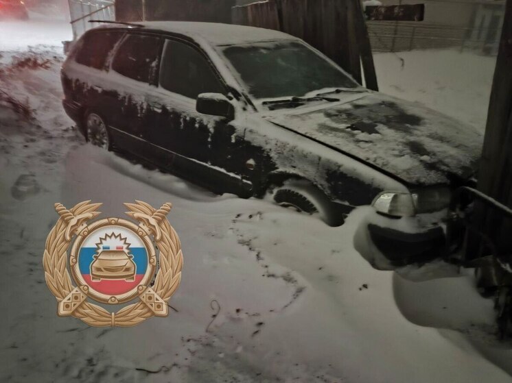 В Балакове водитель на иномарке погиб, врезавшись в забор