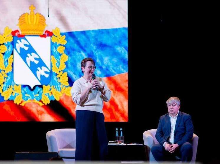 Глава курского Минздрава Ермолова встретилась с жителями Железногорска