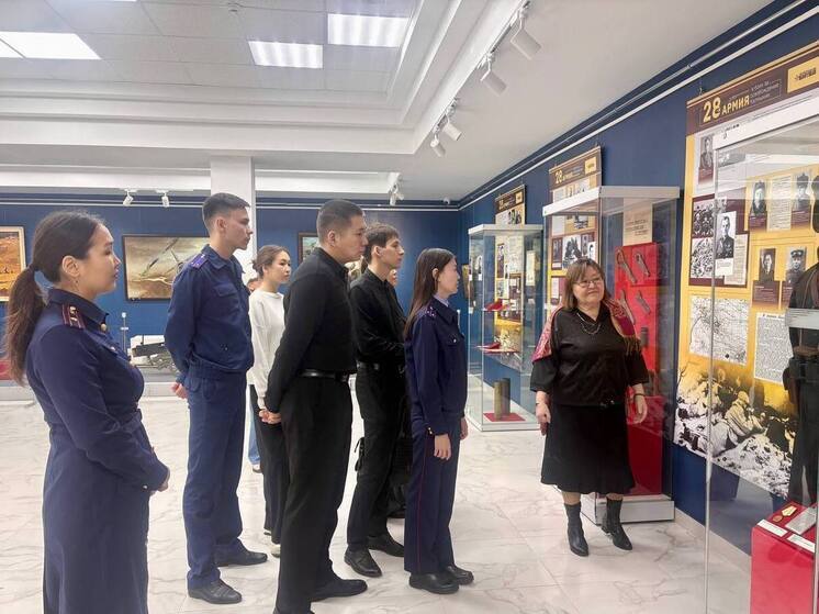 Следователи Калмыкии и юные патриоты почтили память героев 28-й армии