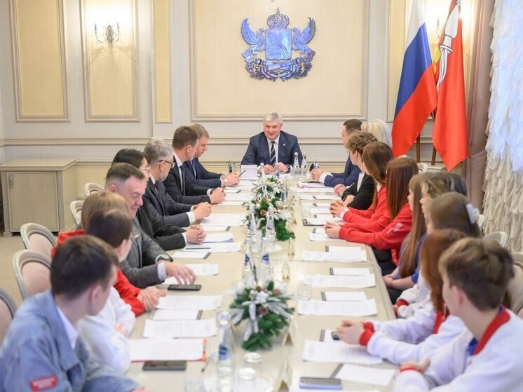 Воронежский губернатор провёл встречу с участниками «Движения первых»