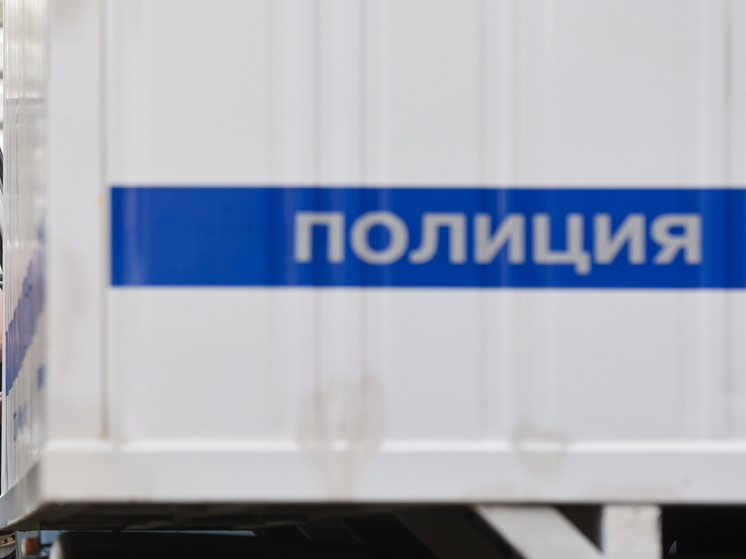 В Уфе жители возмутились поведением матери, которая избивает сына