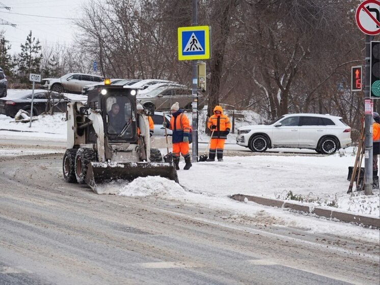 В Самаре устраняют последствия сильного ветра и снегопада 14 декабря