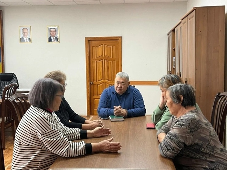 Жителей Калмыкии волнуют вопросы уличного освещения и дорожного строительства