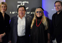 Две стихии — мода и вода — объединились в одно целое в музее «Собрание», где прошла презентация ежегодного художественного календаря благотворительного фонда «Русский силуэт»