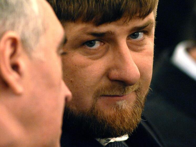 Кадыров предложил объяснять туристам, что вести себя "вызывающе" не принято