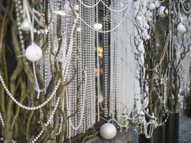 Эксперт Романова рассказала о тенденциях праздничного оформления офисов