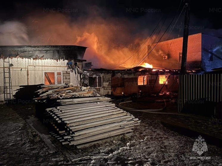 В Костромской области загорелось одно из административных зданий ювелирной мастерской