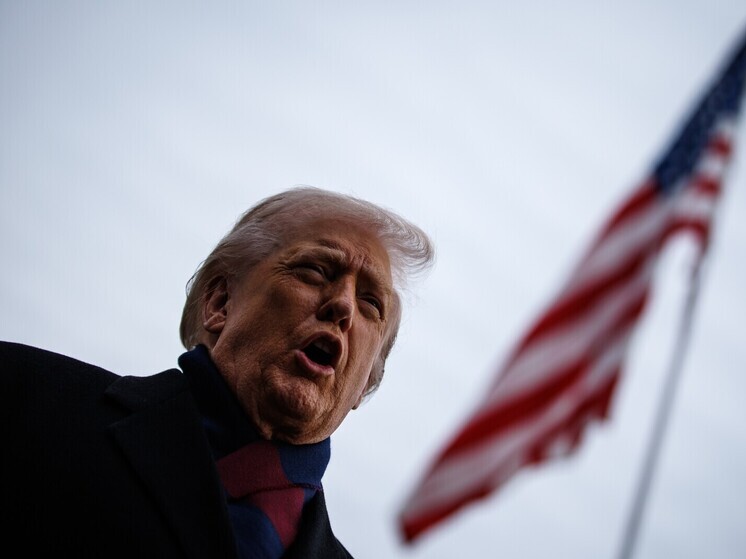 Трамп в шутку пожаловался, что публика любит Меланию больше чем его