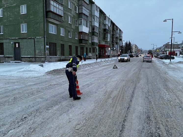 В Полевском автомобиль сбил подростка, перебегавшего дорогу