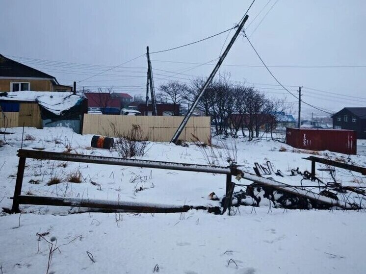 Ураганный ветер оставил Кунашир без света