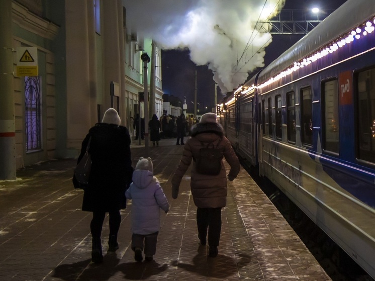 Из-за схода грузовых вагонов задержали несколько челябинских пассажирских поездов