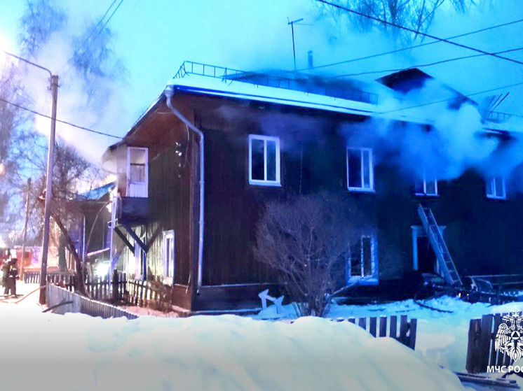 Крупный пожар в Томске: огнеборцы спасли человека, трое пострадали