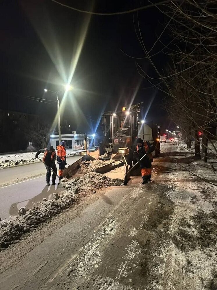 После снегопада на уборку омских дорог выйдут 250 единиц техники