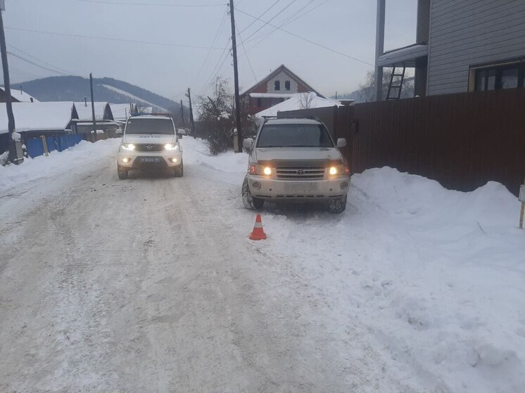 В Горно-Алтайске иномарка наехала на лежащего на дороге мужчину