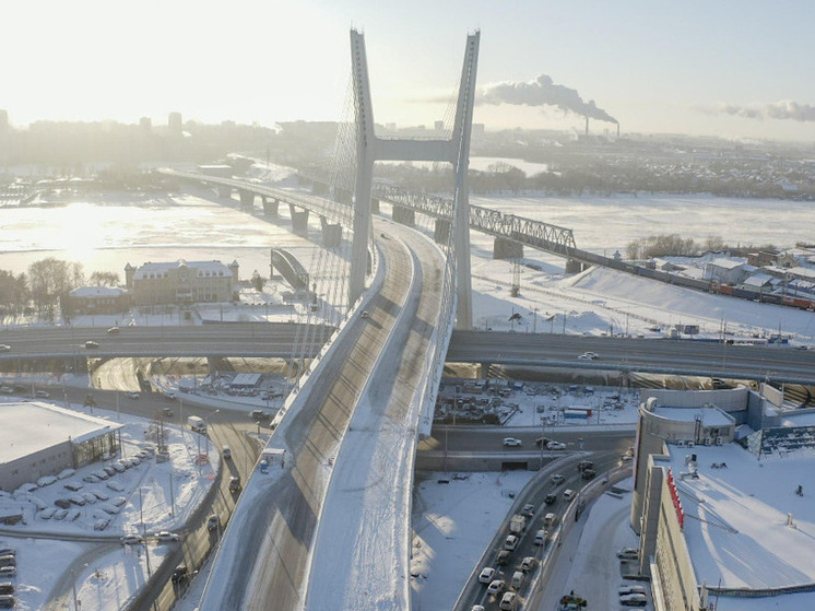 Движение по новому мосту через Обь в Новосибирске откроют сегодня ночью