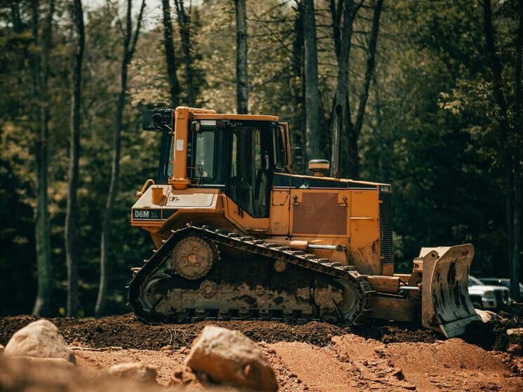 В районе Бурятии в несчастном случае погиб водитель бульдозера