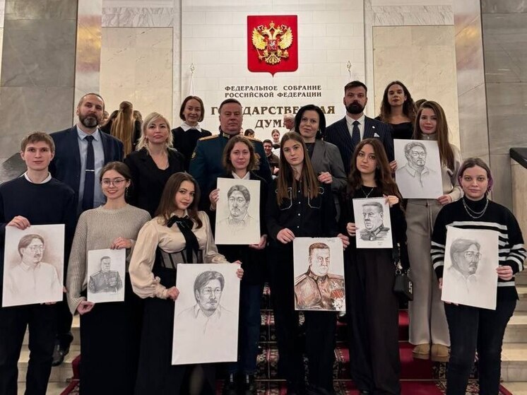 Спикер парламента ДНР стал участником акции «Портрет Героя»