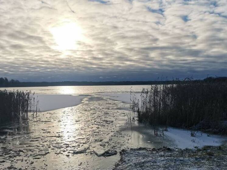 Лодка перевернулась, один рыбак утонул: трагадия произошла на Крупейском озере
