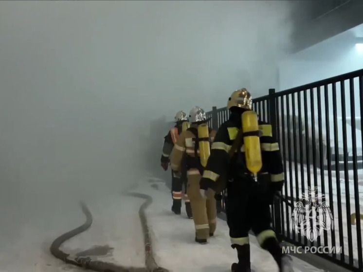 В Уфе потушили пожар в торговом центре