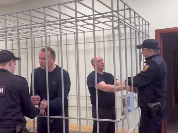 В Красноярске двух бывших подполковников полиции осудили за взятки в криптовалюте и «крышевание» подпольного казино