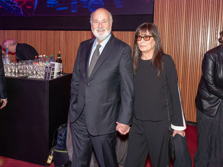 Всемирно известный режиссер и актер Роб Райнер найден мертвым у себя дома вместе с женой Мишель Сингер Райнер