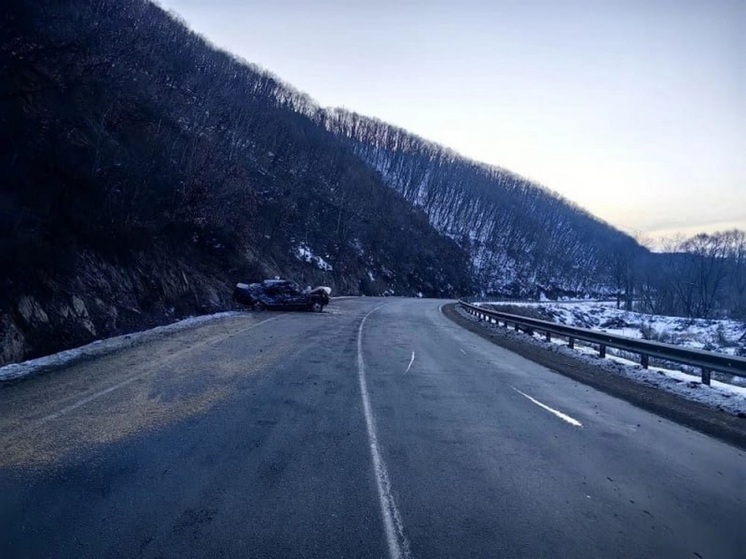 Превышение скорости и отсутствие прав: в Приморье за два дня погибли два водителя