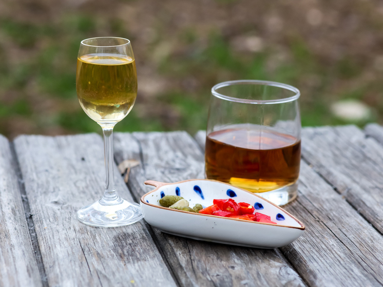 Розничная продажа алкоголя в России снизилась почти на 10% за 11 месяцев