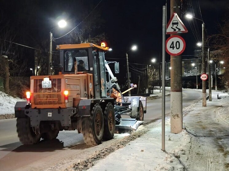 Чебоксары очищают от снега в круглосуточном режиме