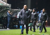 В «Динамо» не определён главный тренер: руководство, по сообщениям СМИ, разделилось между кандидатурами Ролана Гусева и Станислава Черчесова; возможен выход на рассмотрение третьей фигуры — Владимира Федотова. После отставки Валерия Карпина 16 ноября 2025 года и.о. вновь стал Гусев, под руководством которого команда провела три матча в РПЛ (1 победа, 1 ничья, 1 поражение) и вышла в полуфинал Кубка России.