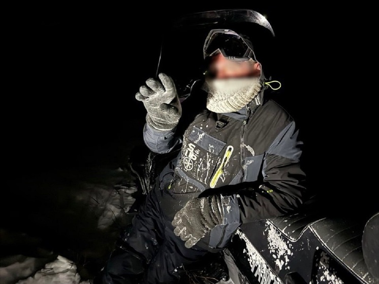 Замерзавшего в тундре снегоходчика спас глава Белоярска