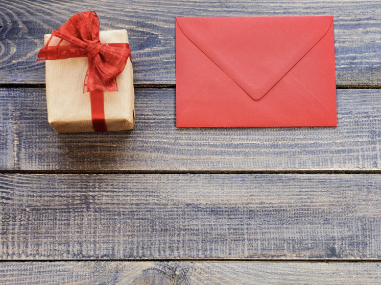 23% жителей Самары хотели бы получить на Новый год конверт с деньгами