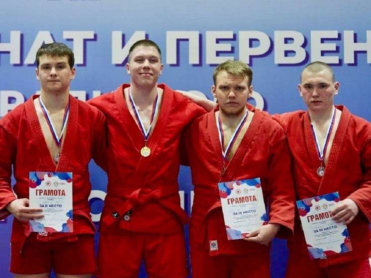 4 медали на соревнованиях Урала взяли самбисты с Ямала