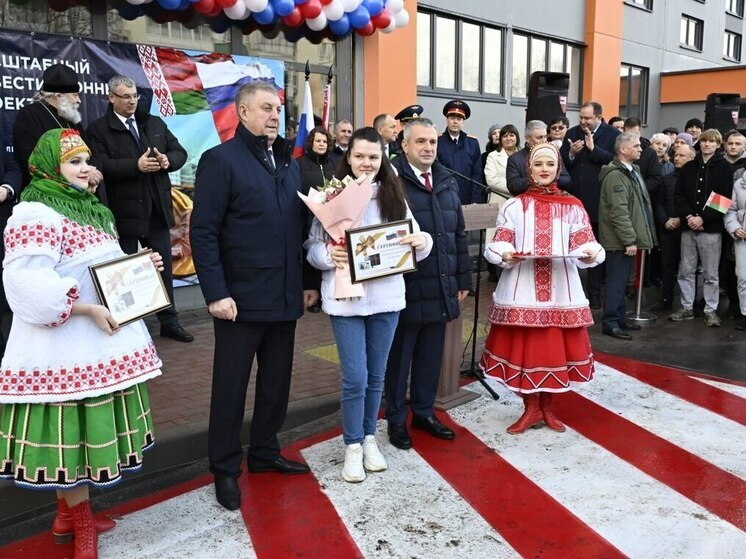 В Брянске 27 детям-сиротам вручили ключи от новых квартир