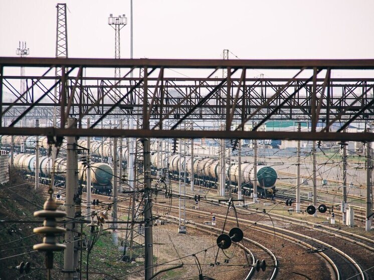 На железной дороге в Рыбном погиб человек