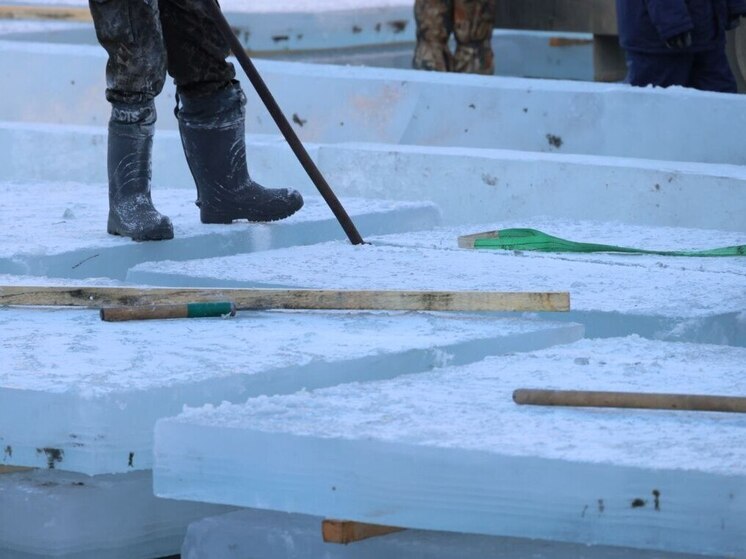 В центре Челябинска готовятся к возведению ледяных изваяний