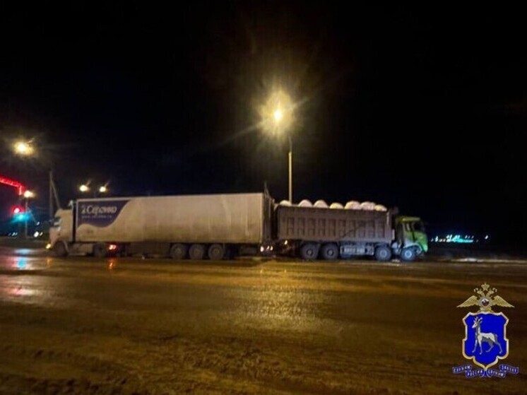 23-летний парень пострадал в ДТП с 3 грузовиками в Самарской области 14 декабря