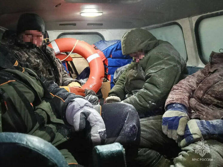 Спасли в Татарстане застрявших на реке Ик рыбаков