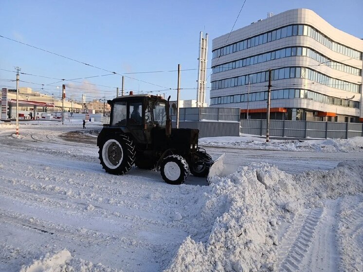 За выходные из центра Ульяновска вывезли более 100 самосвалов снега