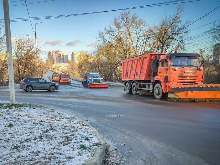 Брянские дорожники приступили к борьбе с гололедом