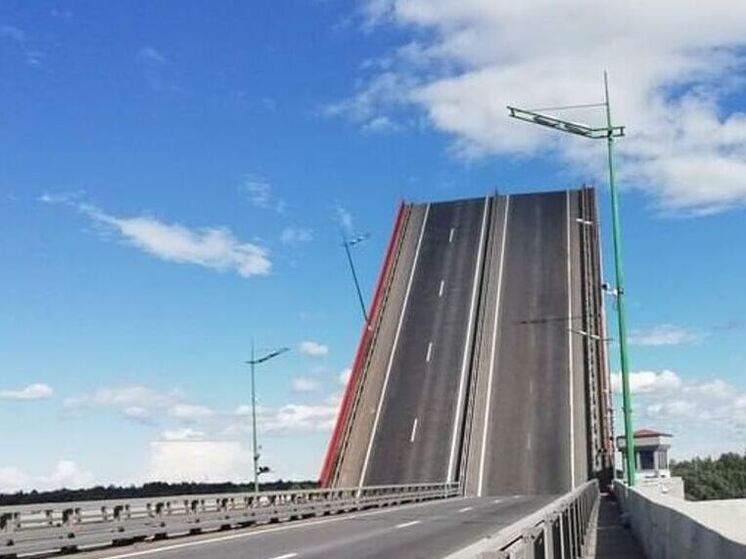 Ладожский мост разведут в ночь на 16 декабря